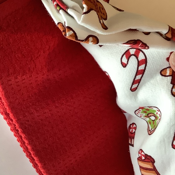 What Happens At Gigi’s Stays At Gigi’s Holiday Kitchen Towels 3 Pack New - Picture 3 of 3